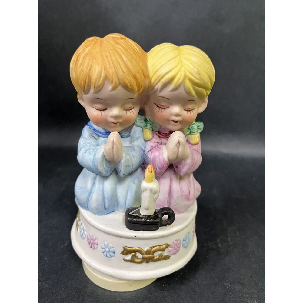 Vtg Boy & Girl Praying by Candle Musical Box Figurine Plays Brahm's Lullab Video